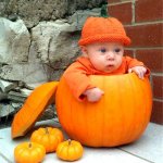 halloween-kostüme-für-kinder-baby-im-kürbis